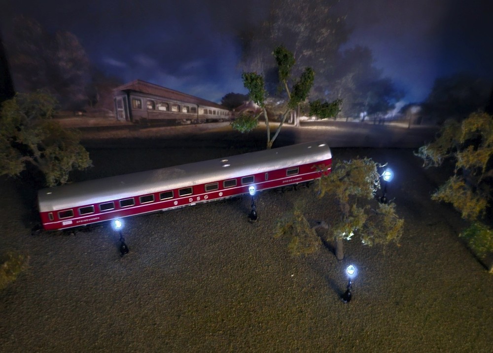 FIBER OPTIC LAMP POST KIT (8) / Z-SCALE - Individual LED sources