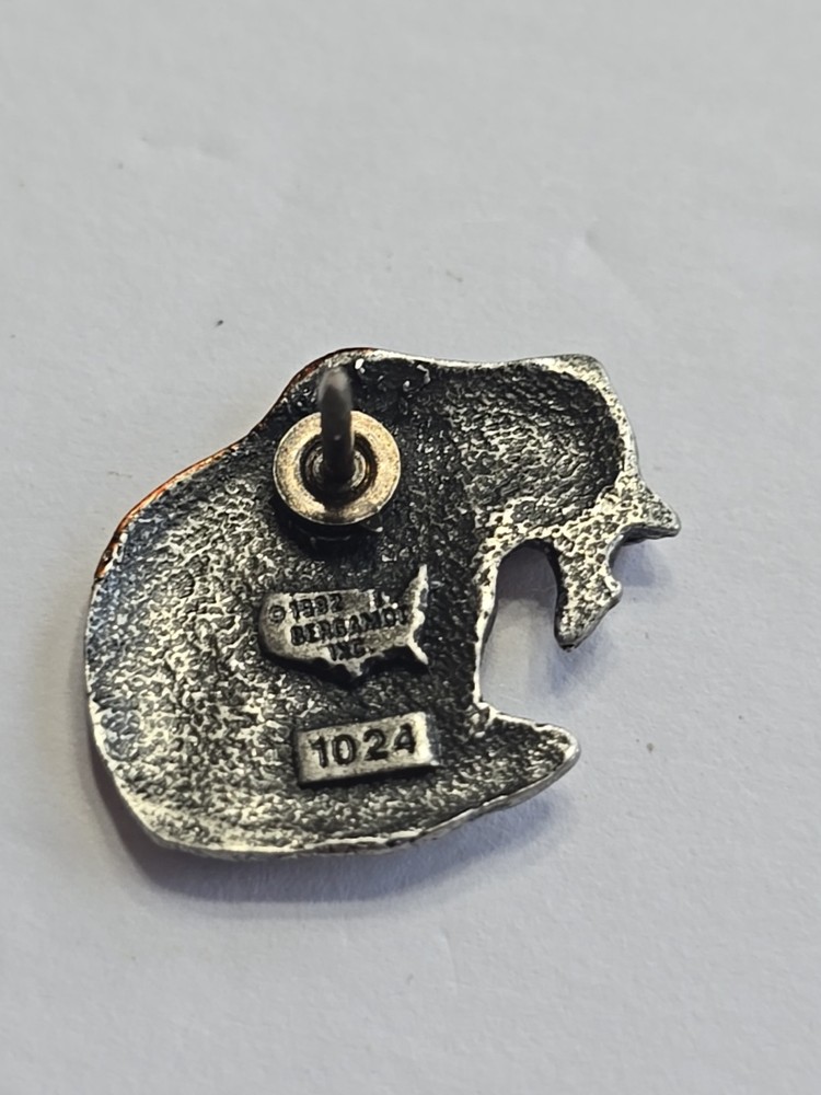 Bergamot 1992 Bear with Fish wildlife Hat/Lapel Pin numbered 1024
