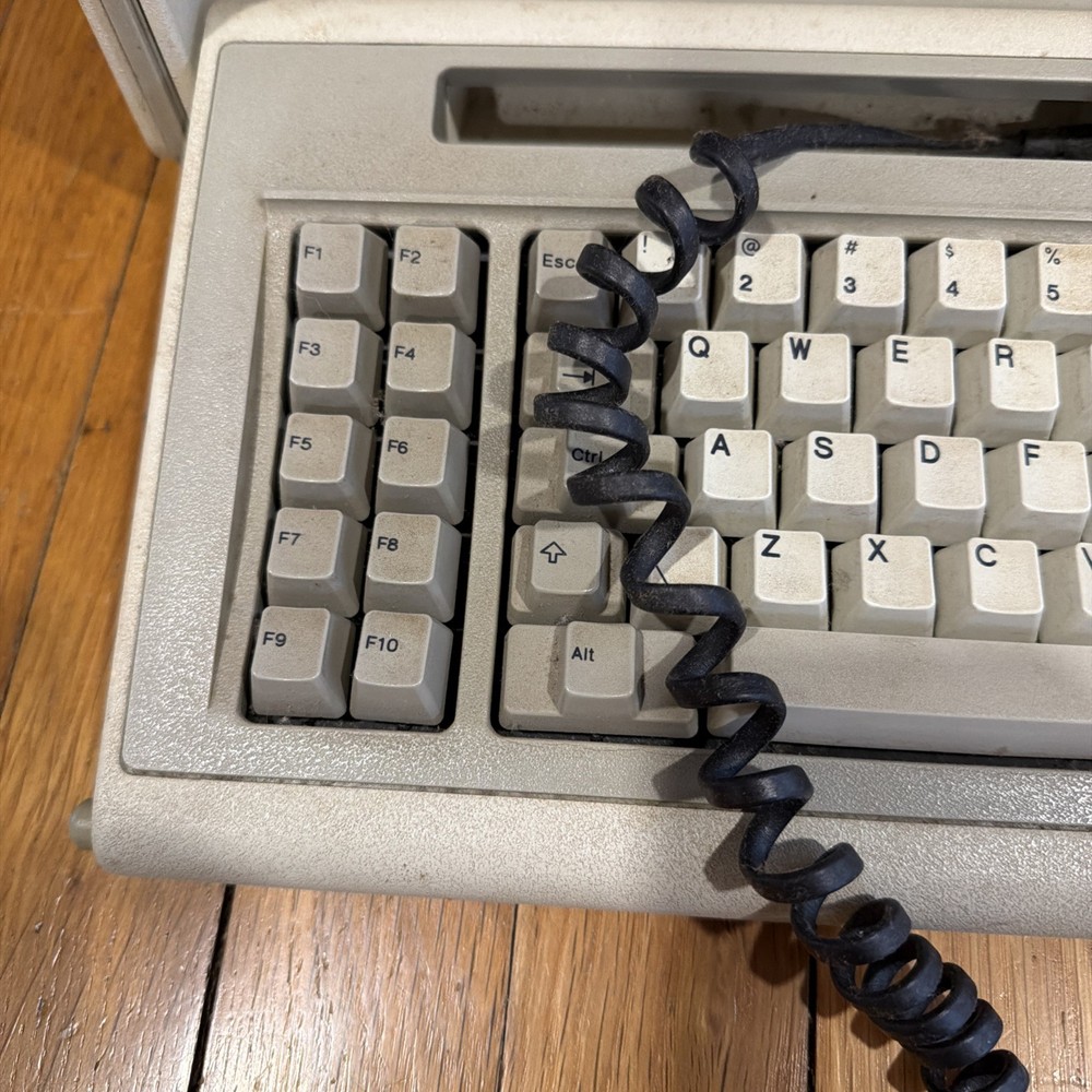 Vintage IBM 5155 PC Convertible Portable Computer NO CORDS UNTESTED(READ!)