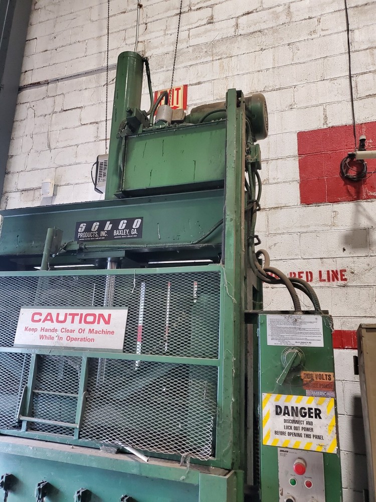 Selco V5-HD Vertical Downstroke Baling Press