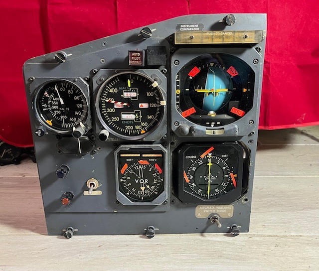 BOEING 737 COCKPIT PILOT MAIN PANEL INSTRUMENT