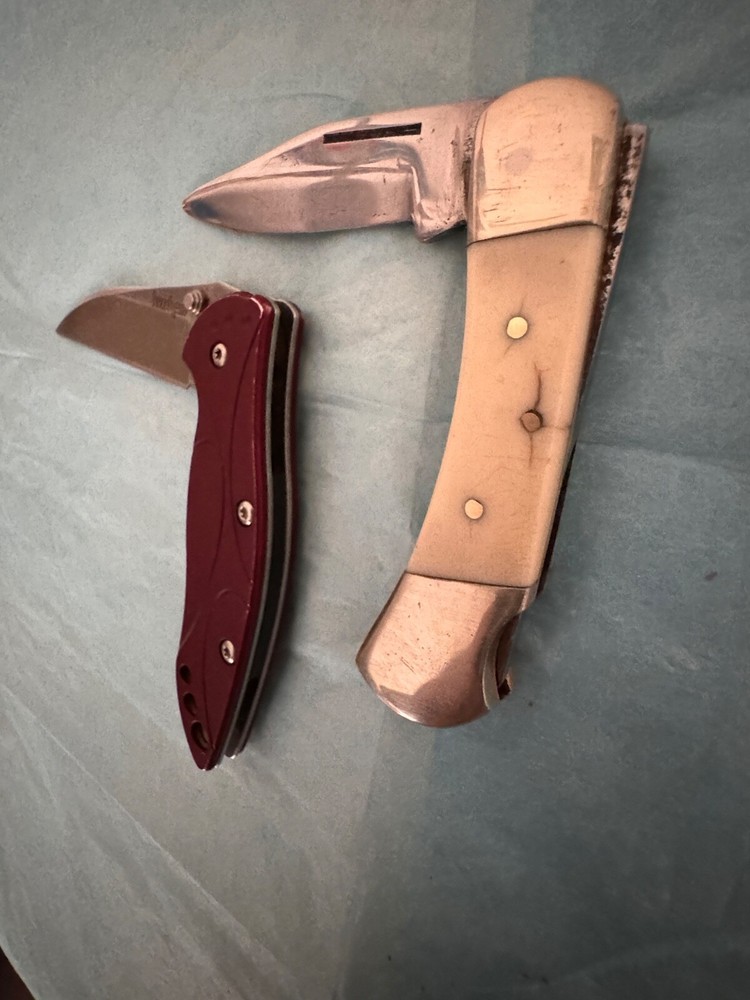 POCKET KNIFES, CONVENIENT, GOOD CONDITION, SO NICE, LIGHT.