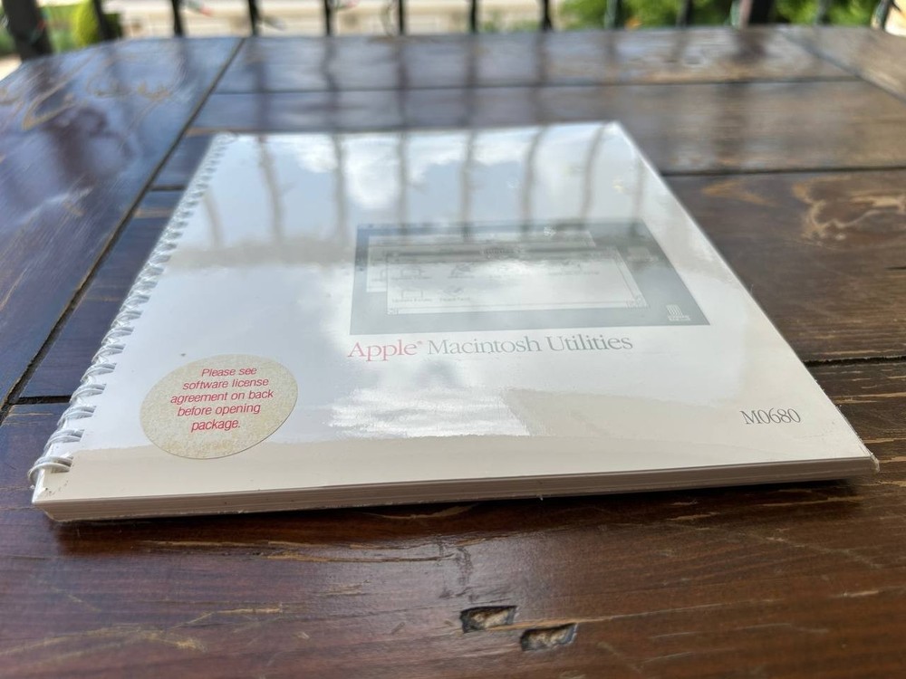 Vintage Apple Macintosh Utilities User's Guide M0680. Sealed