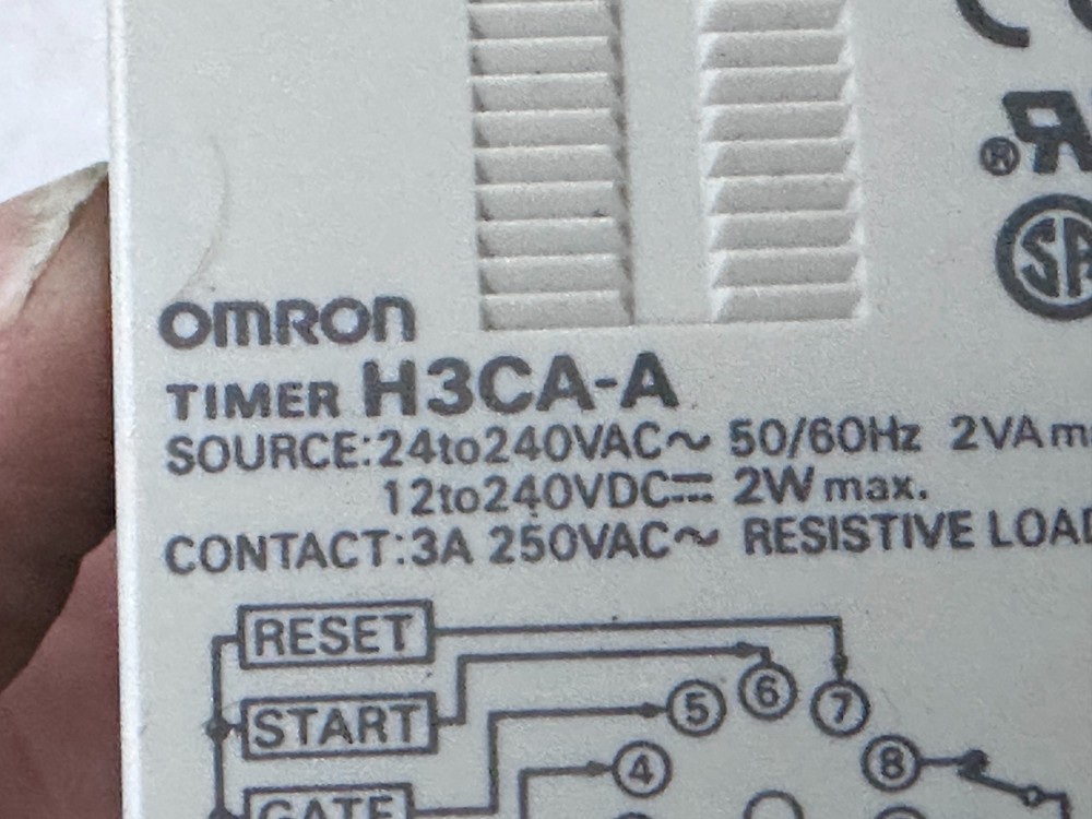 Omron H3CA-A Solid State Timer w/IDEC SR3P-05 Socket