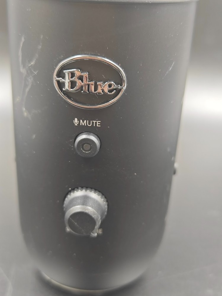 Blue Yeti USB Desktop Streaming Podcasting Microphone Black Used Working