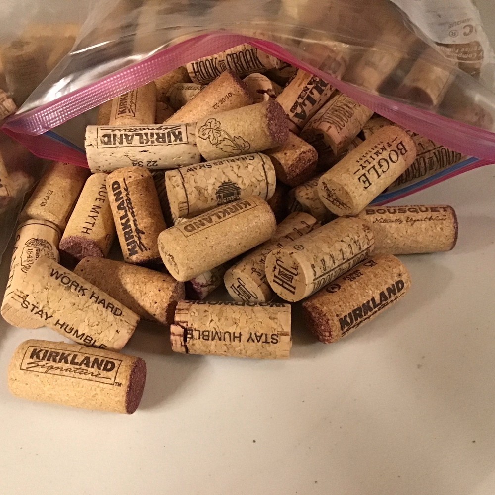 Used assorted wine corks. 200