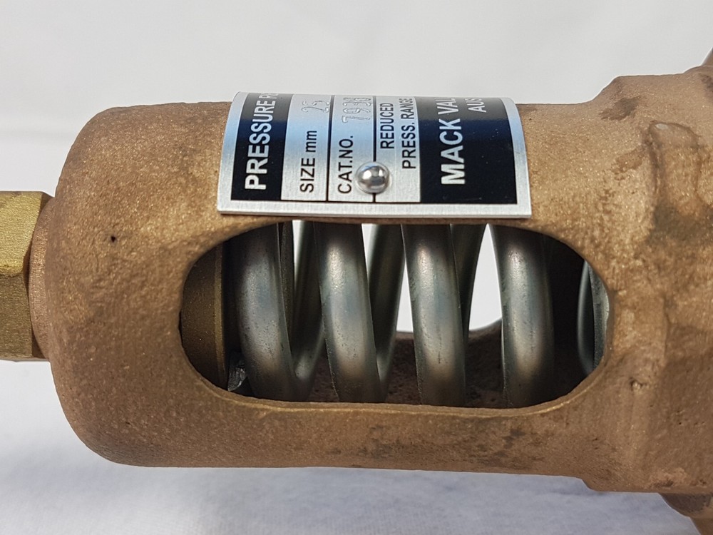 Mack 7938 Brass Valve Series B1 - 276 kPa - 25mm - 1-1/4 inch port - Unused