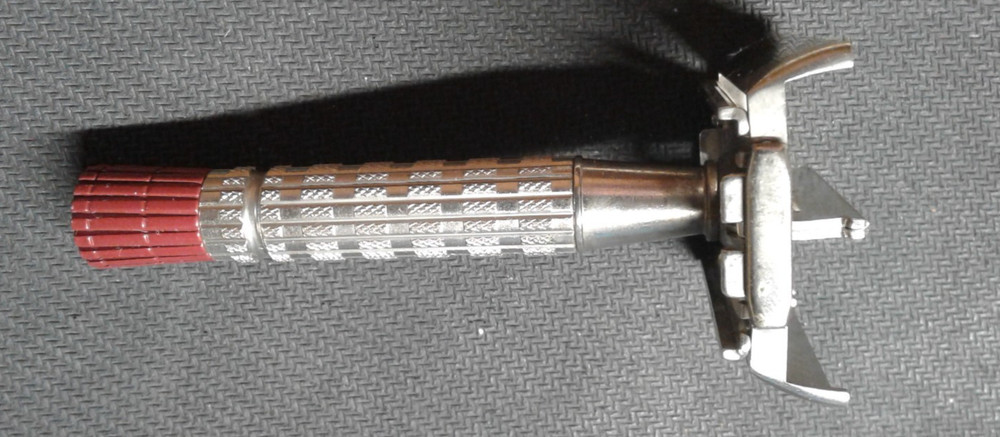 Gillette Red Tip Razor, B 4 Date Code, nice