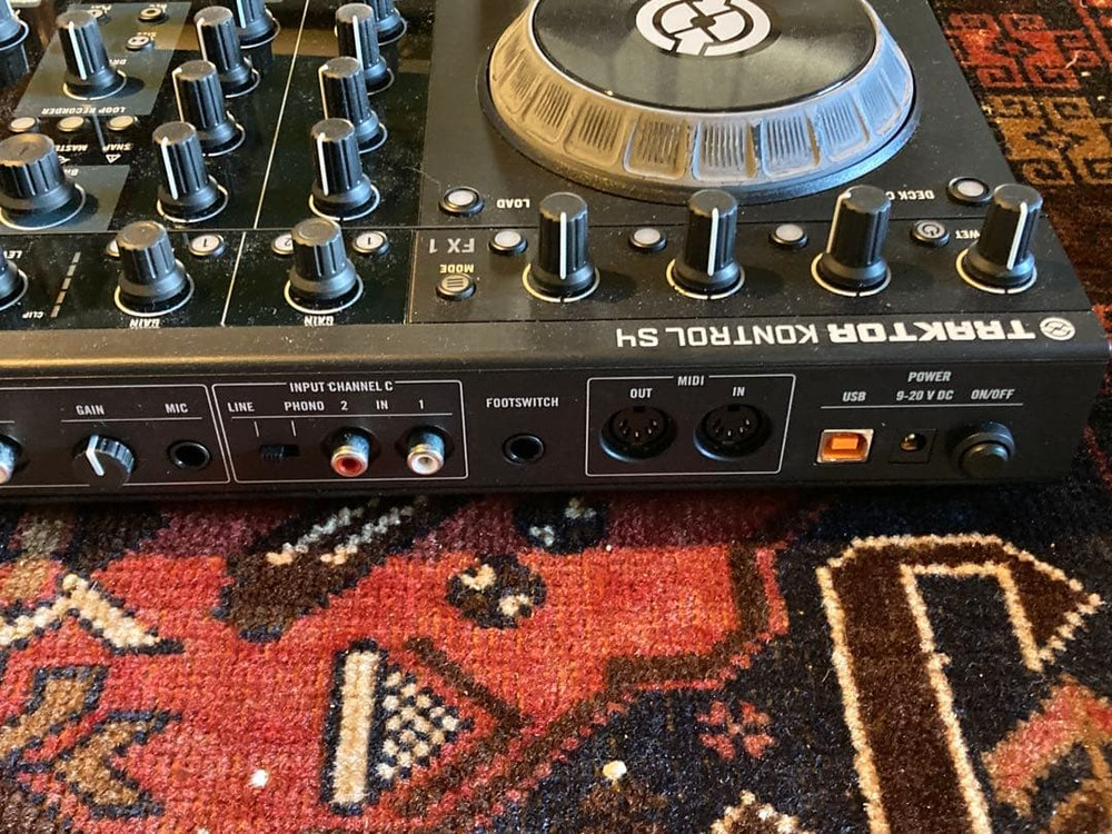 Native Instruments Traktor Kontrol S4 MK1 DJ Controller Case Headphone Tested