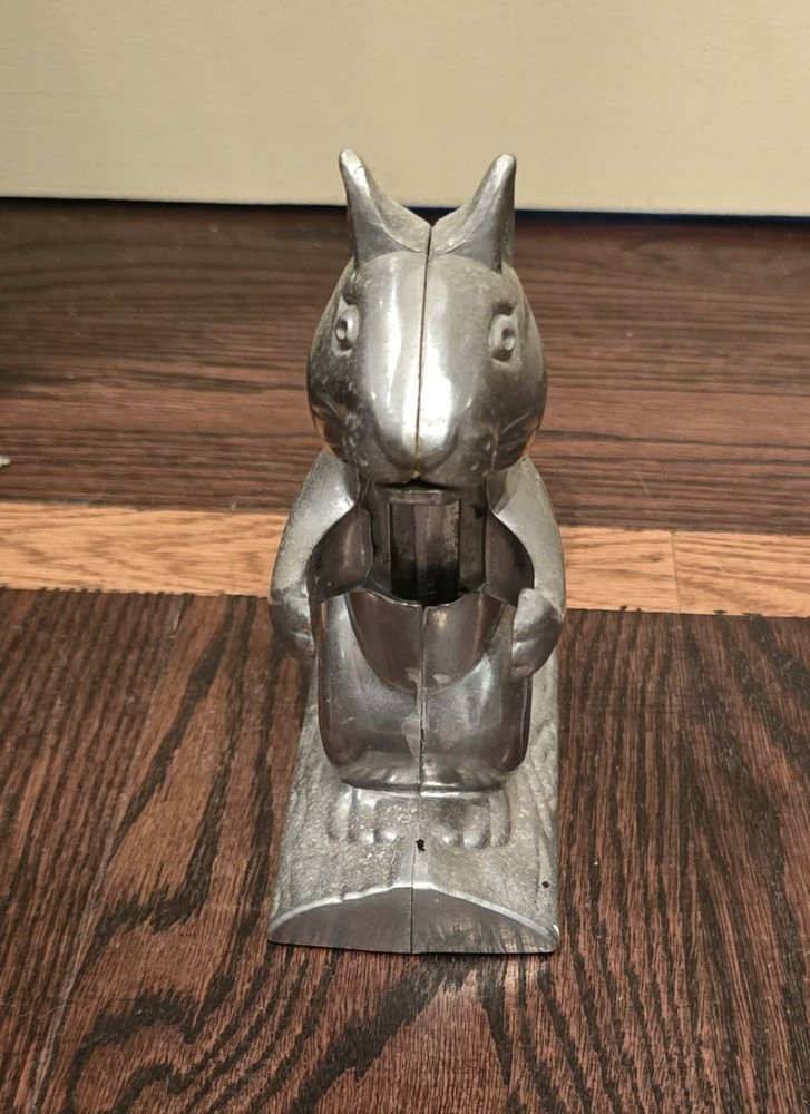 Metal Squirrel Nutcracker
