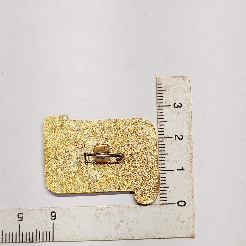 Vintage Russian Pin. B14.