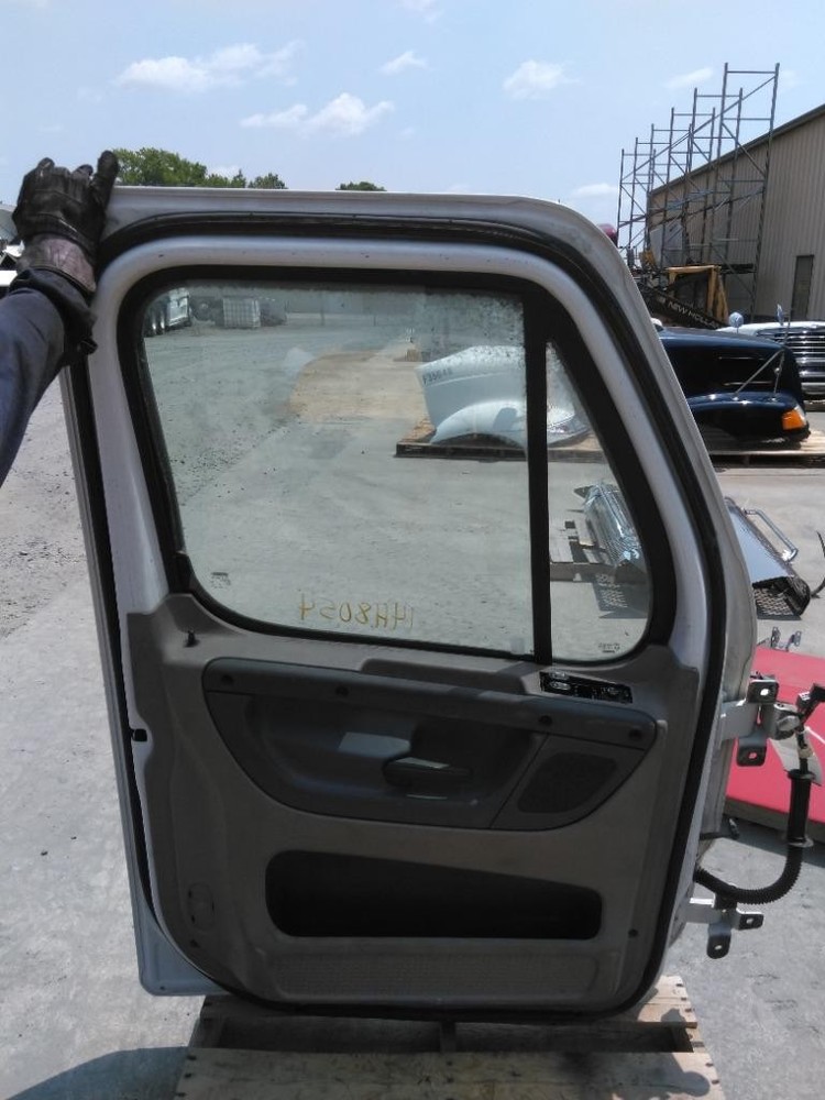 For 2014 FREIGHTLINER CASCADIA 113-125 DOOR ASSEMBLY Left , MD