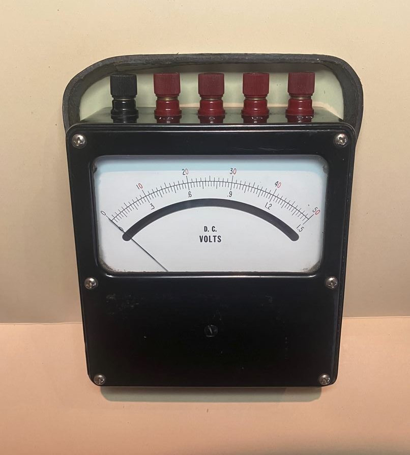 Precision Lab-Quality DC Voltmeter with Mirror Scale and Carrying Strap