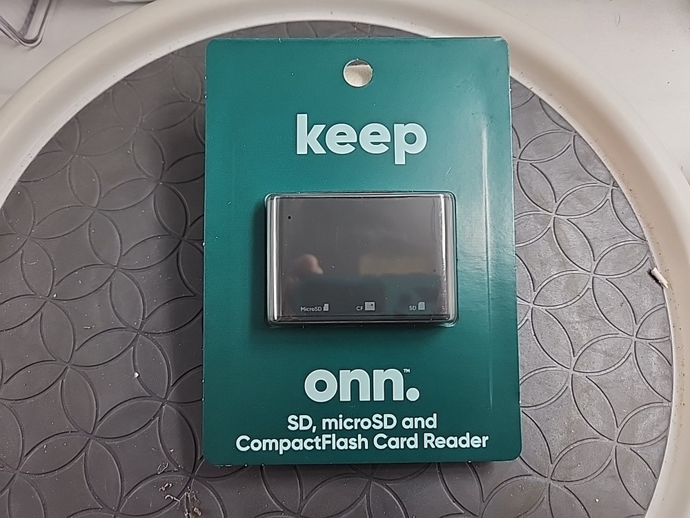 Onn SD, microSD & CompactFlash Card Reader (100014070) NEW