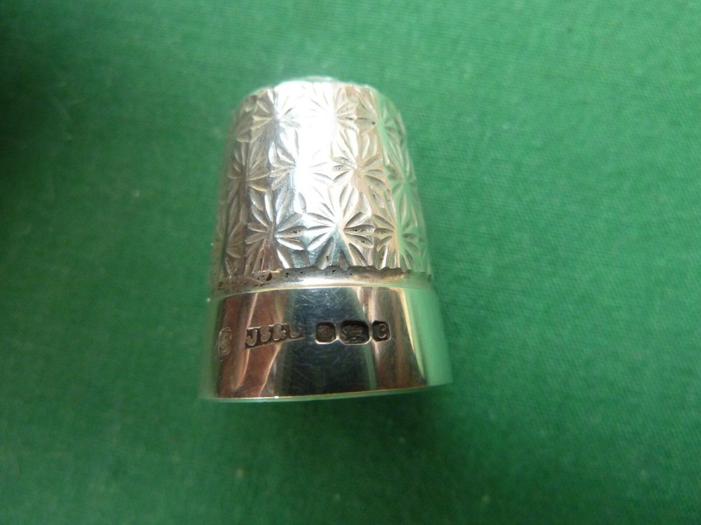 VINTAGE SILVER THIMBLE, SIZE 5 SHEFFIELD 1977