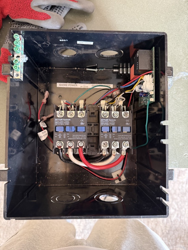 Southwire 40141 50A Reverse Polarity Transfer Switch - Model 40141