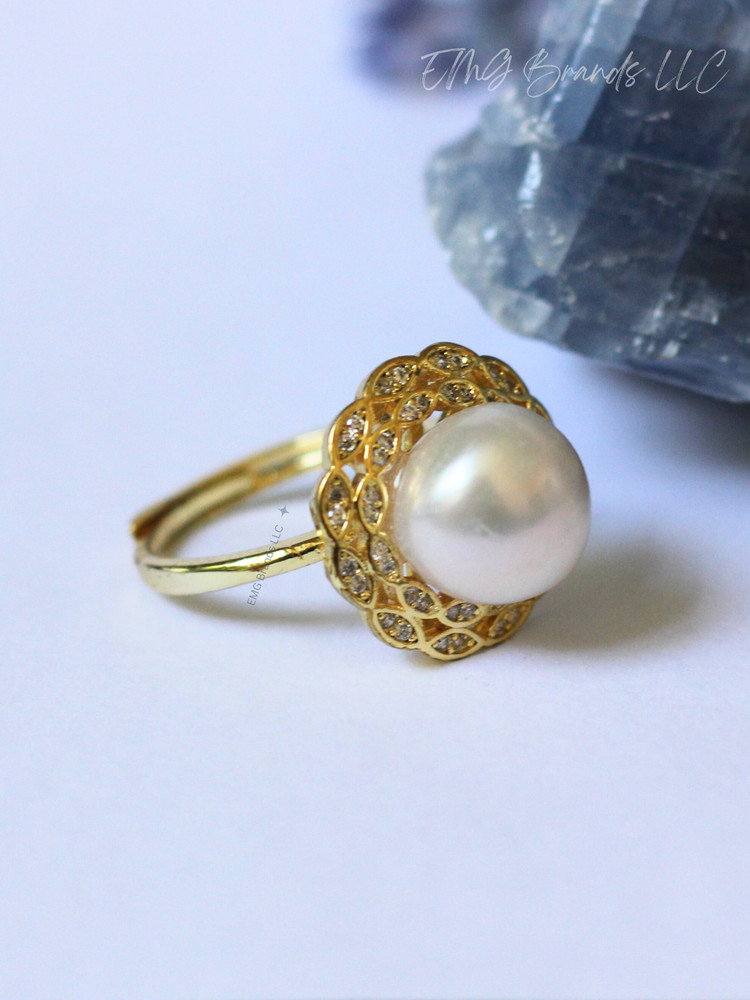 White Edison Pearl Flower Ring