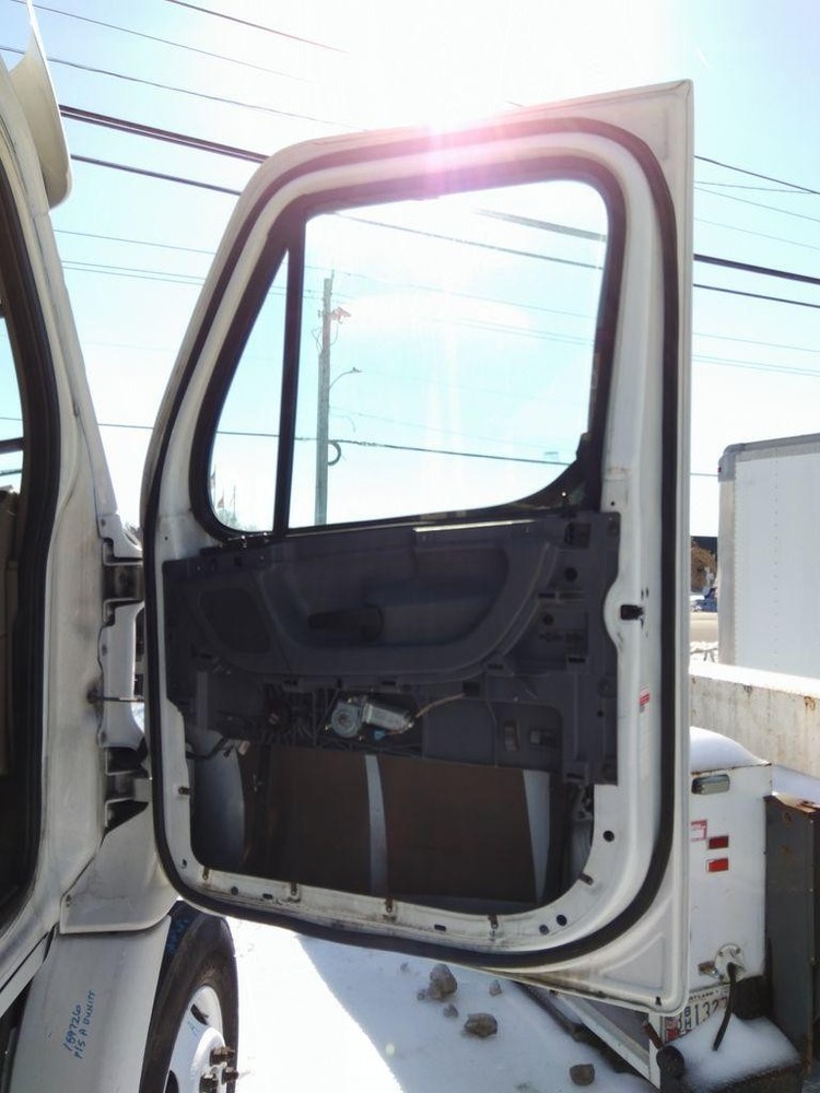 For 2011 FREIGHTLINER CASCADIA 113 DOOR ASSEMBLY Right , MD