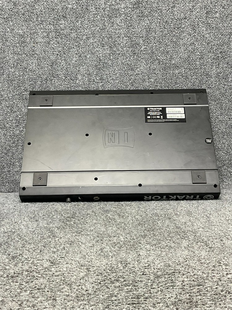 Native Instruments Traktor Kontrol S2 MK2 🎧 2-Channel DJ Controller Black