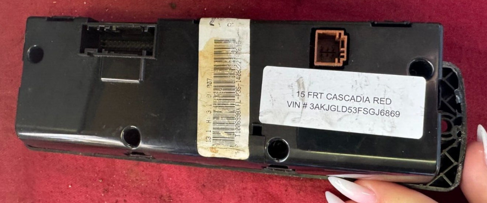 FREIGHTLINER Climate temperature control panel AC HVAC A22-60645-501 CRACKED