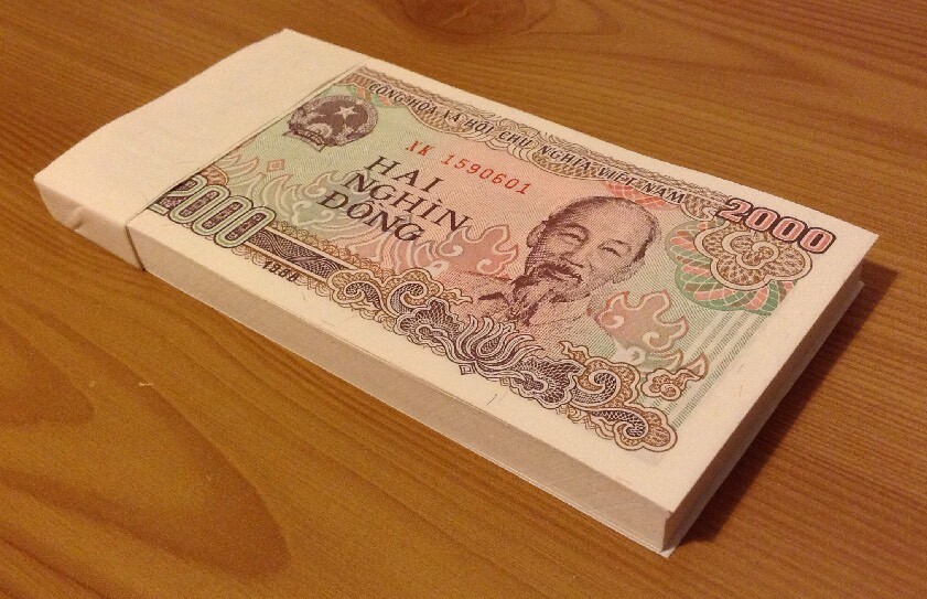 Banknote Bundle. Vietnam. 100 X 2000 Dong. Dated 1988. Uncirculated. 100 Pcs.