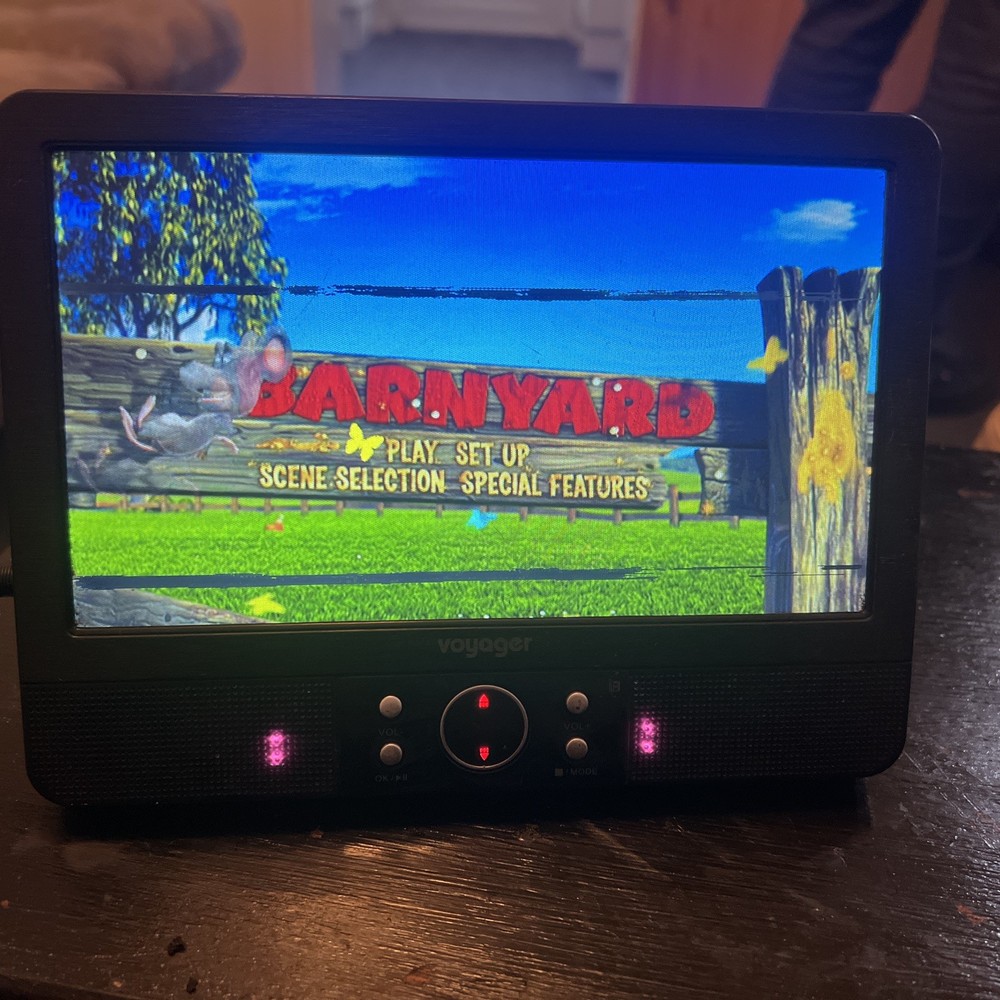 Single Voyager 9 Portable DVD Player (READ) All functions buttons available