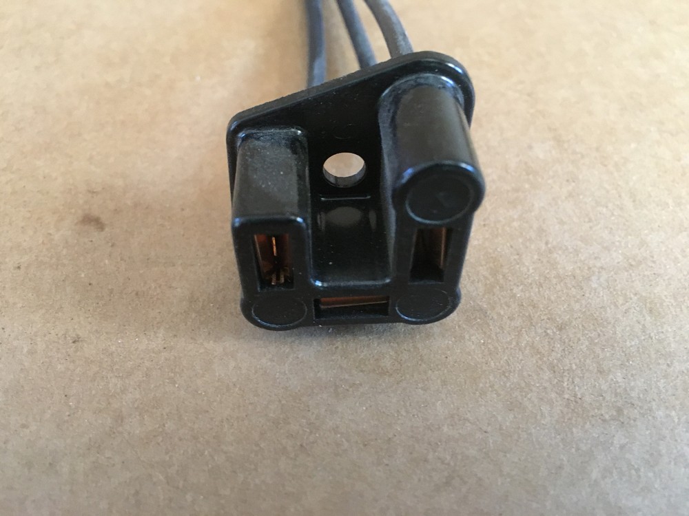 New Genuine Mack Part # CH3029 Connector 3 Wire Headlamp Light