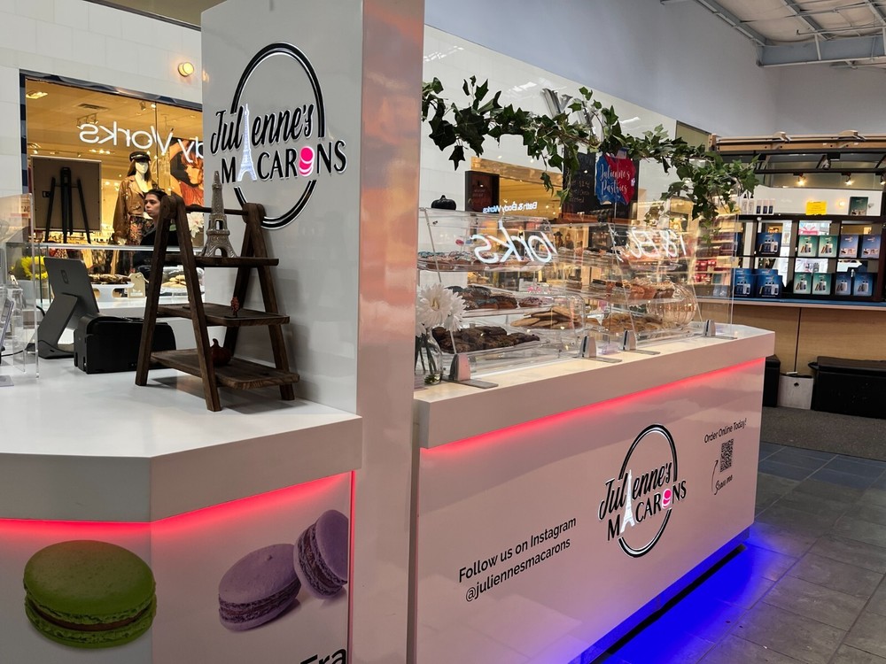 10 by 10 dessert Kiosk - highly functional - Under counter - Screen available -