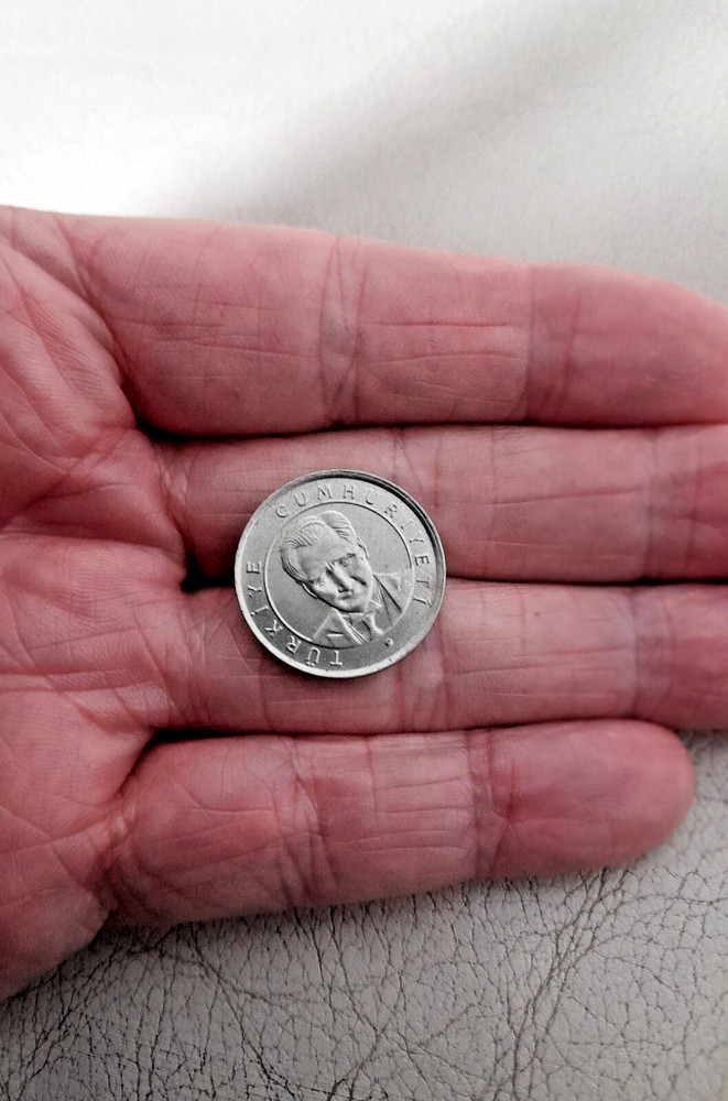 Turkish Coin : 25 Yeni Kurus : 2005 .