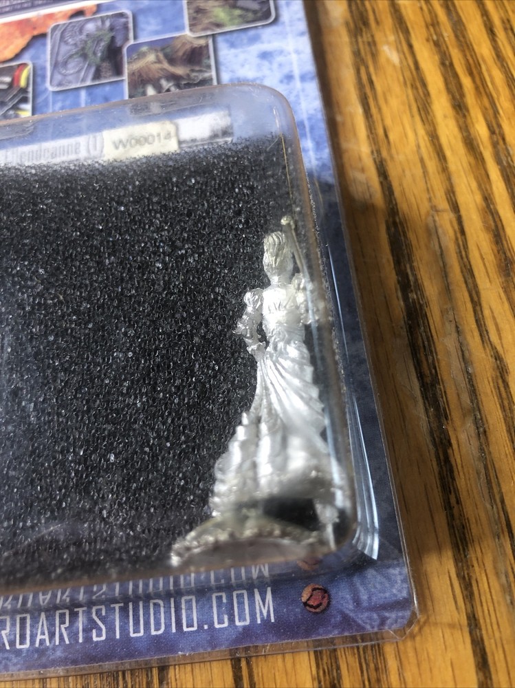 Micro Art 28mm Sci-Fi: Lady Ellendeanne (1)