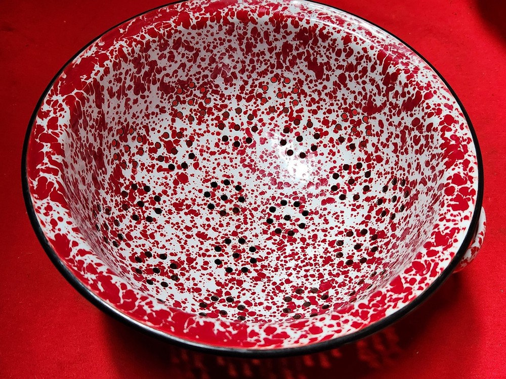 Crow Canyon Home Enamelware Colander Spatter ware red & white        41w6