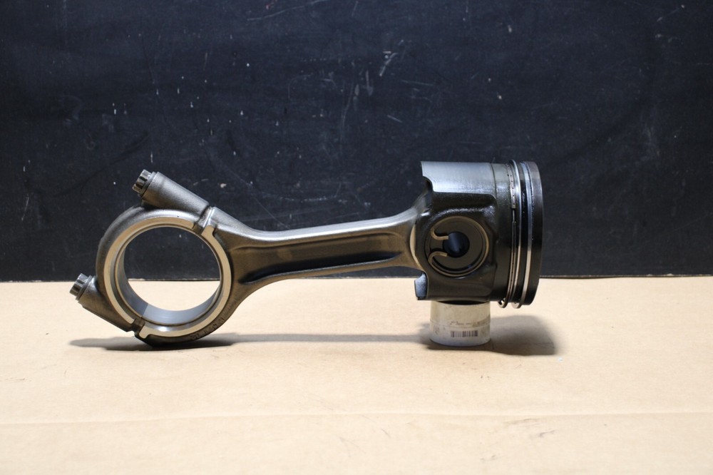 2020 Detroit DD13 Piston and Rod