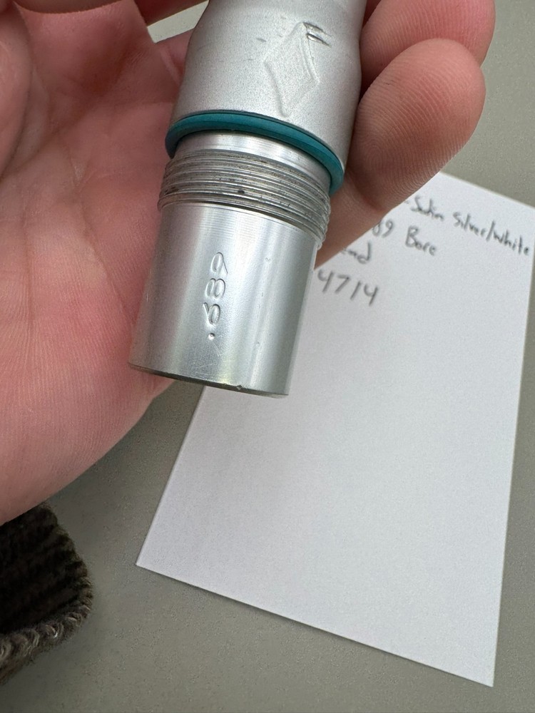 WGP Kaner Back-Satin Silver/White 689 Bore AC Thread