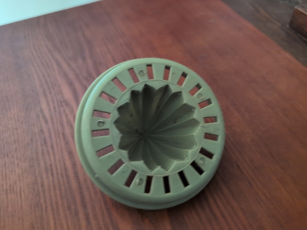 Vintage plastic reamer strainer green