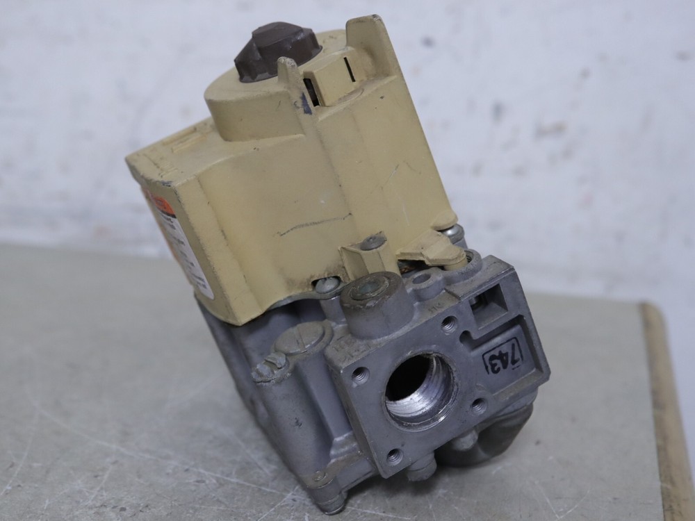 Honeywell VR8204A2050 HVAC Furnace Gas Valve HQ1004606HW