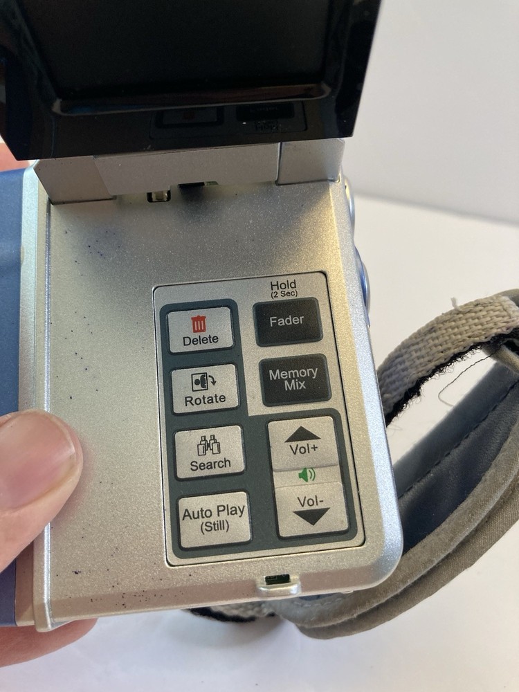 DV5500 MUSTEK Video Camera MPEG4 Digicam No Cords Untested
