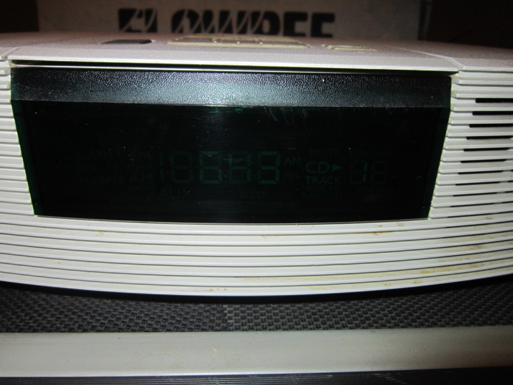 BOSE WAVE RADIO & CD Player White (READ DESCRIPTION)