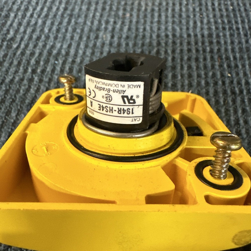 ALLEN BRADLEY 194R-HS4E OPERATING HANDLE B’s (stx)