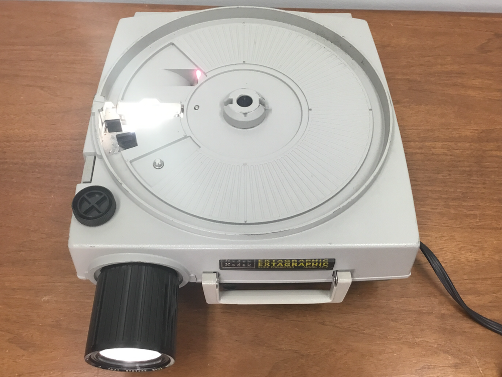 KODAK - Model: AF-2 - Ektagraphic Slide Projector w/Carry Case