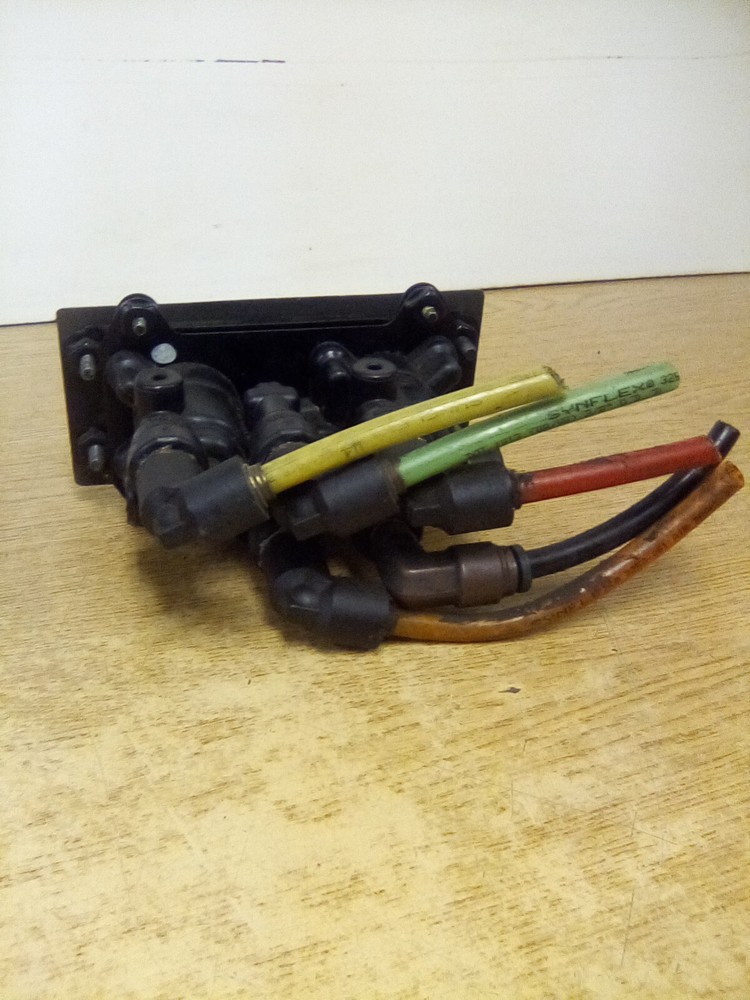 Bendix 5001230 Air Brake Valve "NO KNOBS"