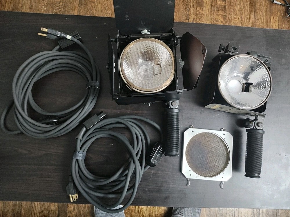 Lowel Omni & Tota 2 Light With CABLES