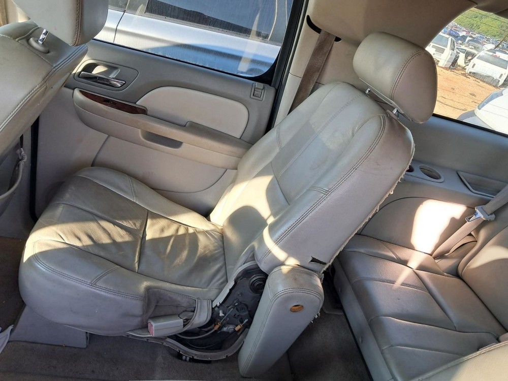 SUBCHEV15 2008 Glove Box 4789563