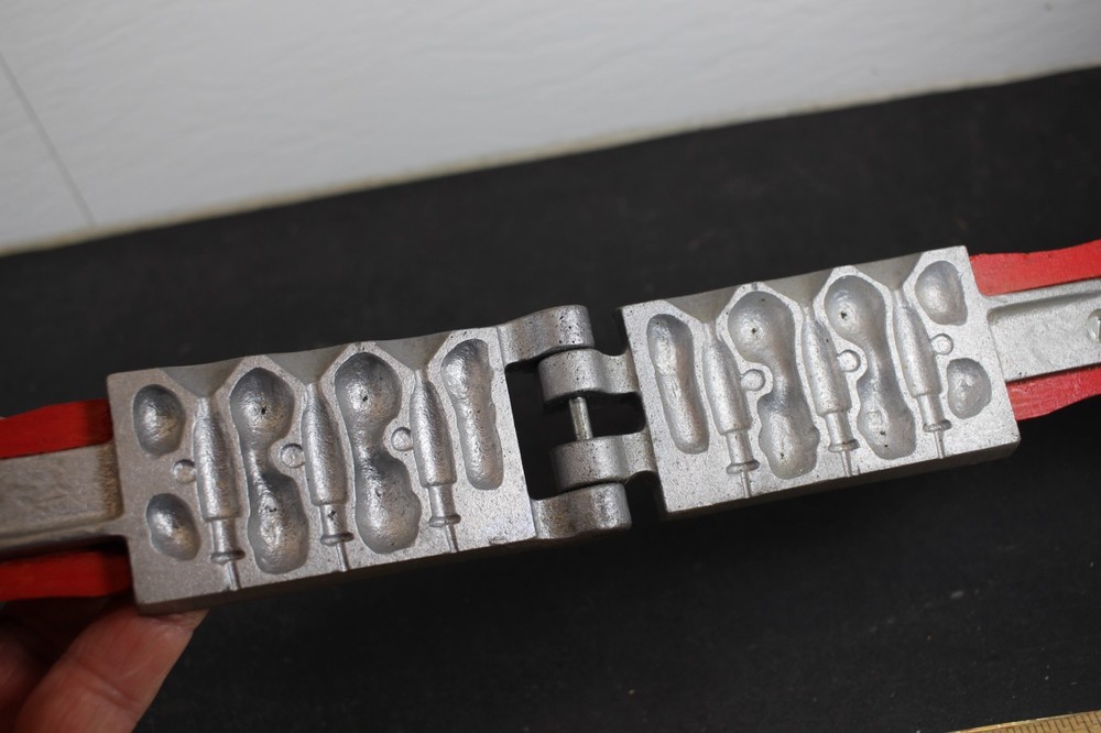 Herter's Inc. Model 4F2 Jig Head Mold