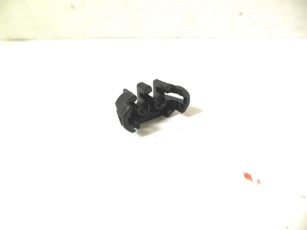 JOHN DEERE ELECTRICAL CONNECTOR WIRE TERMINAL LOCK ASSEMBLY 57M7315