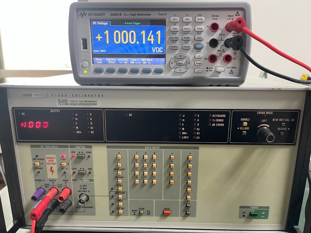 Fluke 5100A Calibrator (Front panel updated To 5100B Series Specifications)_5022