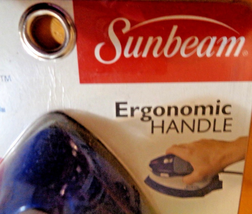 Sunbeam 2630 Hot-2-Trot Compact Iron Large Nonstick Soleplate Ergonomics handle
