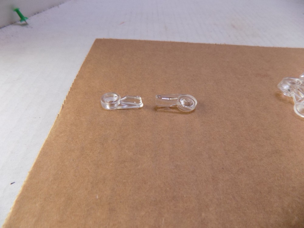 (50)PCS. CLEAR PLASTIC RETAINER CLIPS NEW FLUSH MOUNT