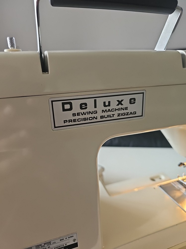 Elgin Sewing Machine Model 999F Deluxe ZigZag Tested Works