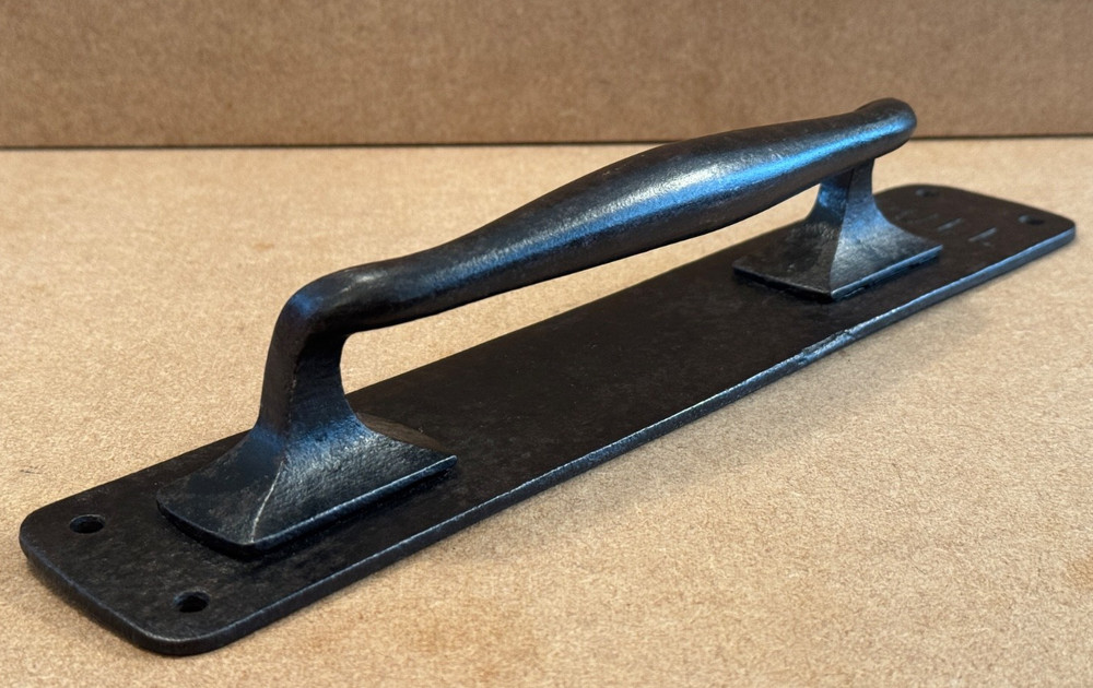 ANTIQUE CAST IRON DOOR PULL HANDLE ON PLATE R/H