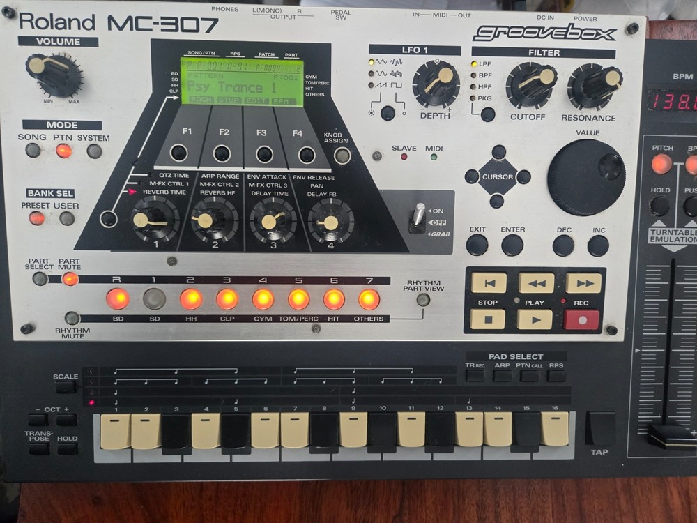Roland MC-307 Groovebox – Fully Functional – Home Studio Use - USED